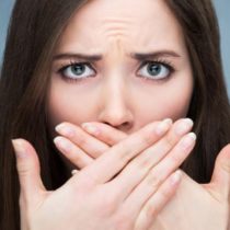 Algumas atitudes que prejudicam a saúde dos dentes